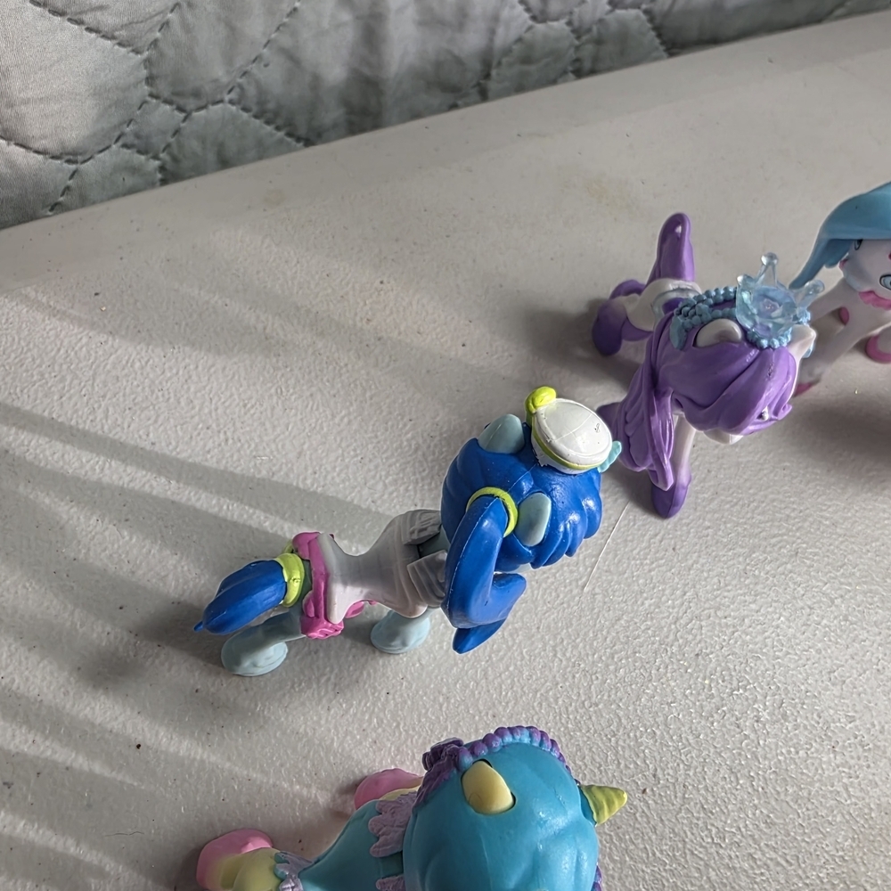 SHOPKINS Happy Stables Pony Lot: 5 Ponicakes, Rainbow Dreamer Royal Crown Trends - Picture 3 of 8